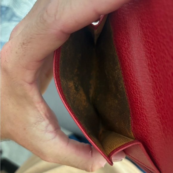 GUCCI Red Leather Wallet with Gold Clasp wear throughout - Picture 10 of 11